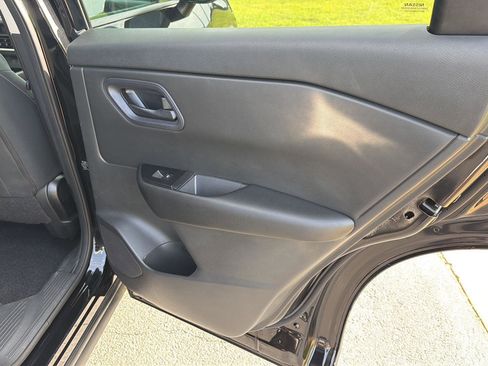 Used 2024 Nissan Rogue S AWD/4WD image 15