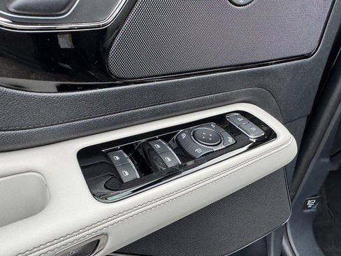 New 2025 Lincoln Aviator AWD w/ Jet Appearance Package image 19