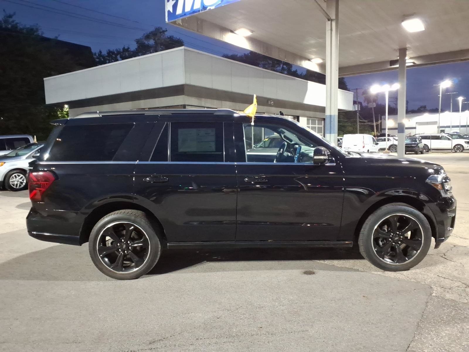 Certified 2023 Ford Expedition Limited AWD/4WD image 2