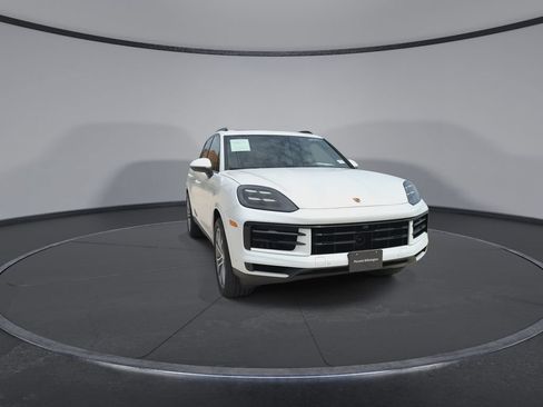Used 2025 Porsche Cayenne AWD/4WD image 3