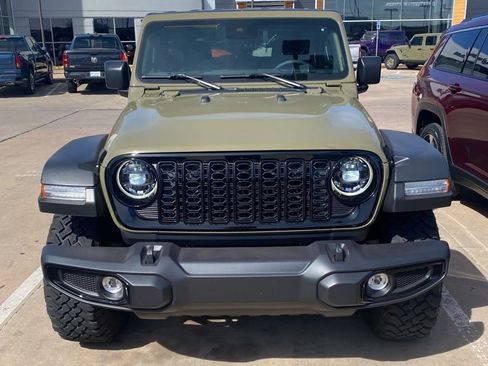 Used 2025 Jeep Wrangler Willys image 2
