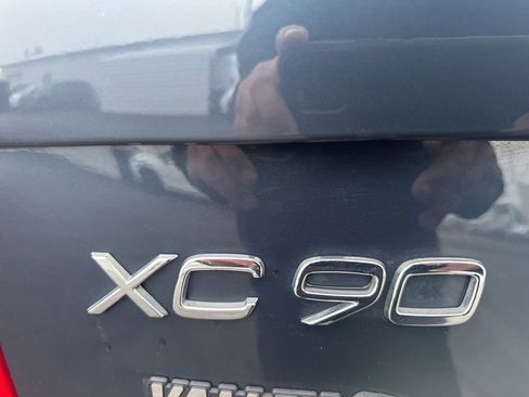 Used 2025 Volvo XC90 B5 Plus w/ Protection Package Premier image 18