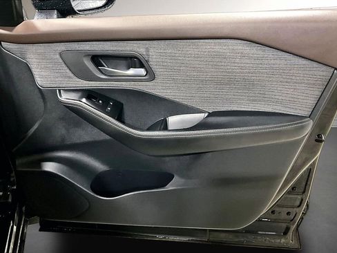 Used 2023 Nissan Rogue SV image 28