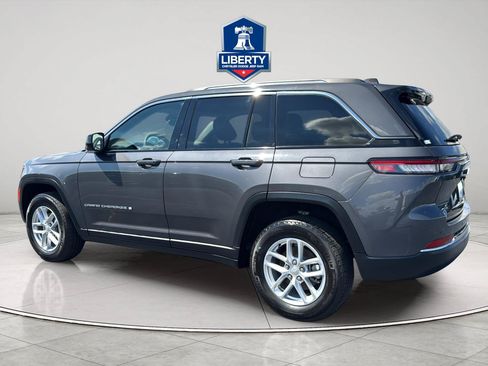 Used 2023 Jeep Grand Cherokee Laredo AWD/4WD image 7
