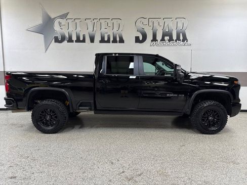 Used 2024 Chevrolet Silverado 2500 ZR2 w/ Technology Package image 46