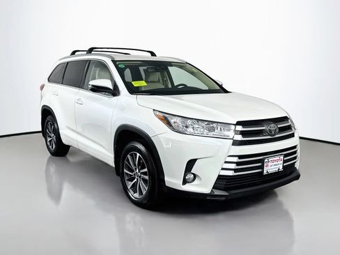 Used 2018 Toyota Highlander XLE AWD/4WD image 10