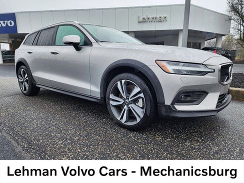 Certified 2025 Volvo V60 B5 Cross Country Plus image 1