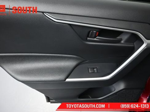 Used 2023 Toyota RAV4 LE AWD/4WD image 26