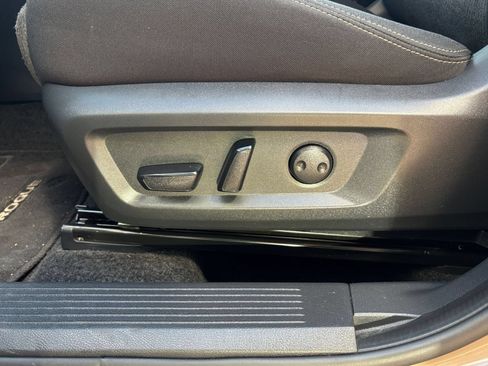 Used 2025 Nissan Rogue SV AWD/4WD image 21