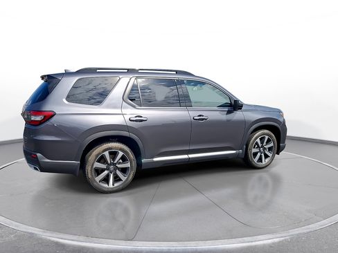 Used 2025 Honda Pilot Touring image 8