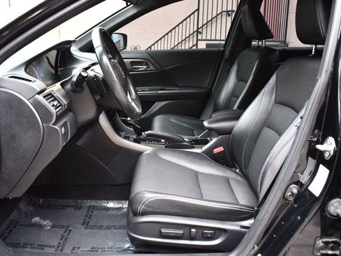 Used 2017 Honda Accord Sport image 29