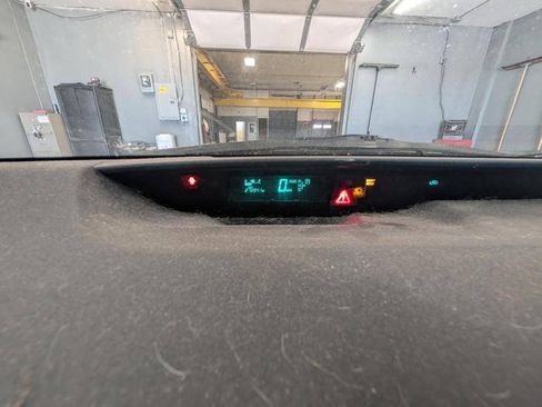 Used 2005 Toyota Prius w/ Pkg 6 FWD image 32