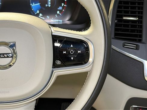 Used 2020 Volvo XC90 T6 Momentum w/ Protection Package Premier image 22