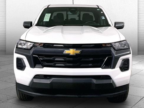 Used 2025 Chevrolet Colorado LT AWD/4WD image 2