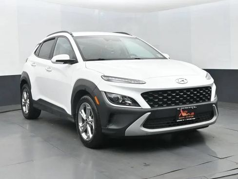 Used 2023 Hyundai Kona SEL FWD image 2