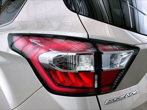 Used 2017 Ford Escape Titanium AWD/4WD image 28