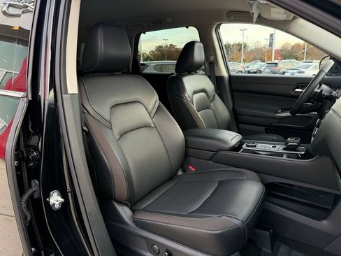 Certified 2024 Nissan Pathfinder SL AWD/4WD image 32