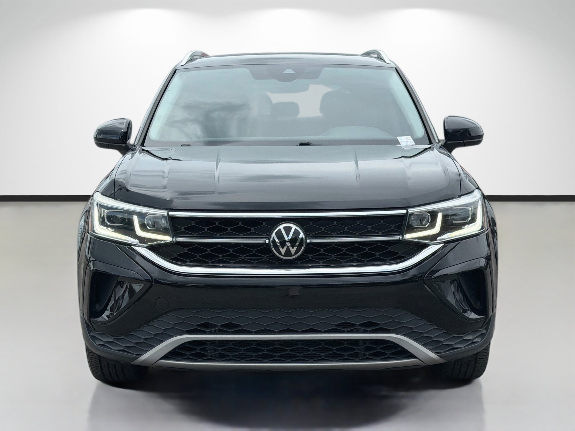 Used 2022 Volkswagen Taos SEL w/ Panoramic Sunroof Package FWD image 8