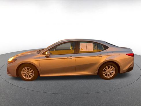 Used 2025 Toyota Camry LE image 8