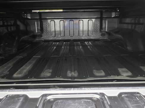 Used 2023 Jeep Gladiator Sport AWD/4WD image 29