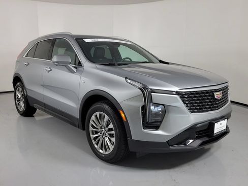 Certified 2025 Cadillac XT4 Premium Luxury FWD image 1