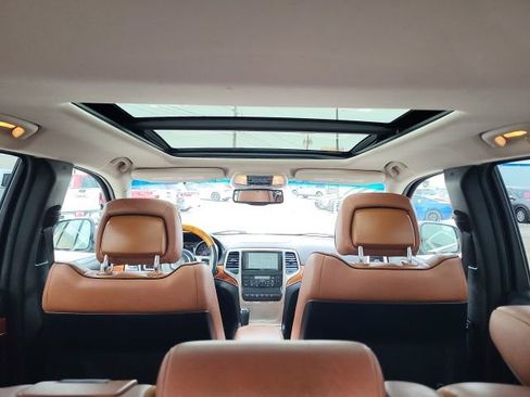 Used 2013 Jeep Grand Cherokee Overland image 2