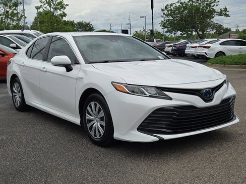 Used 2020 Toyota Camry LE w/ Sunroof Package FWD image 5