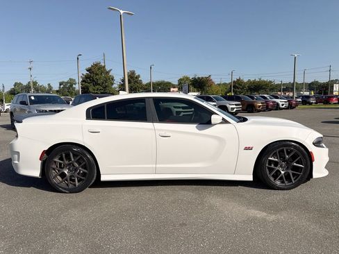 Used 2018 Dodge Charger R/T Scat Pack RWD image 2