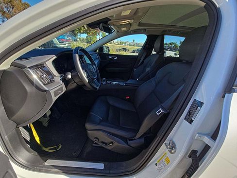 Used 2025 Volvo XC60 B5 Core image 17