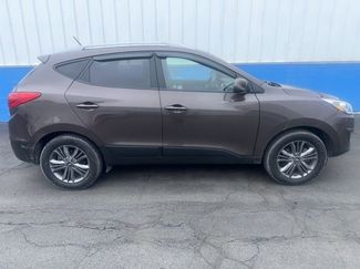 Used 2015 Hyundai Tucson SE video 1