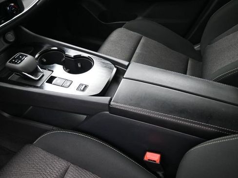 Used 2025 Nissan Rogue SV image 31