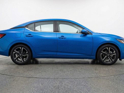 Used 2025 Nissan Sentra SV image 11