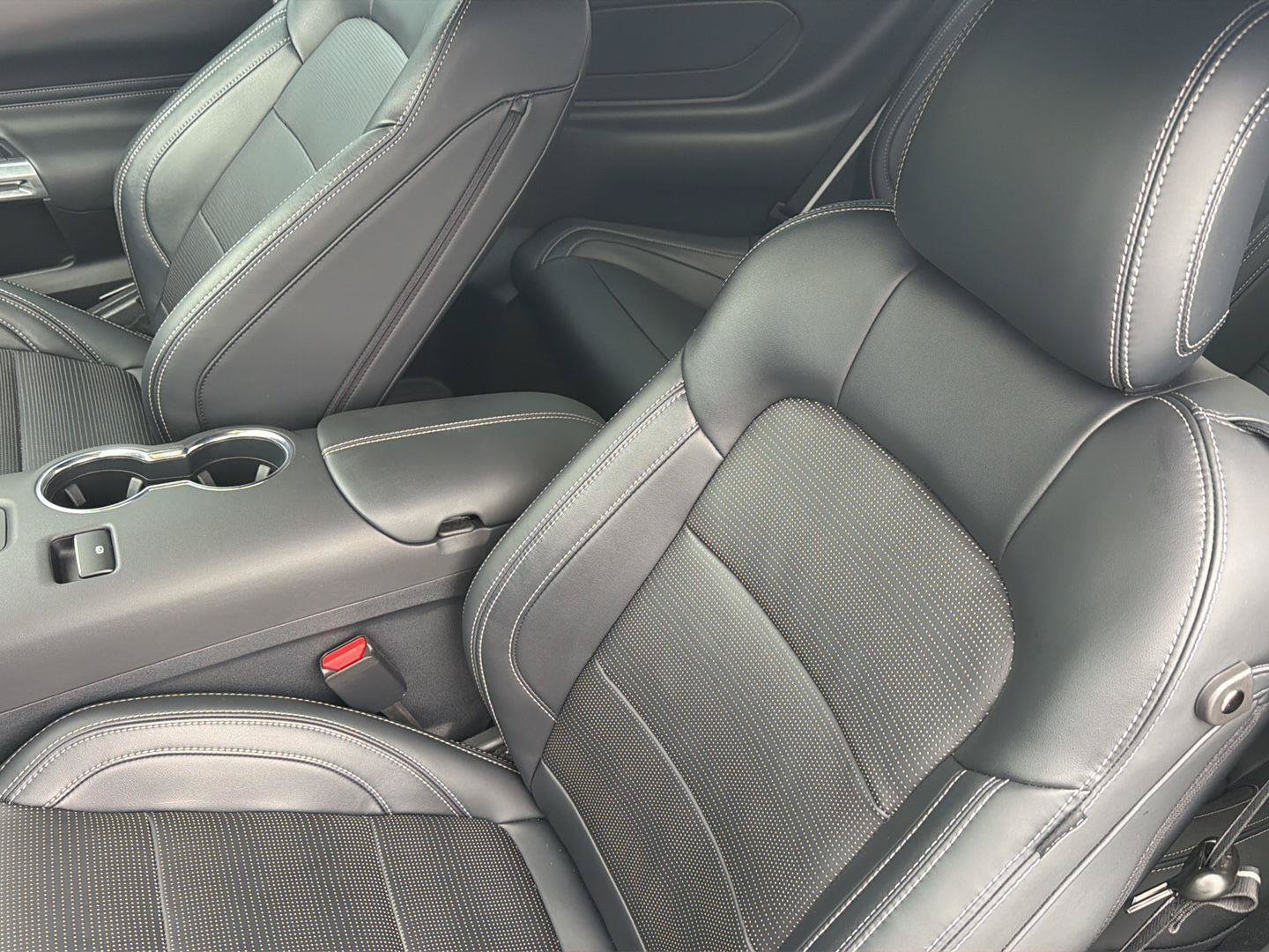 Used 2025 Ford Mustang GT Premium RWD image 28