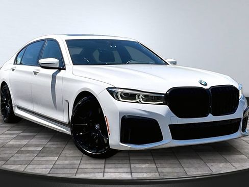 Used 2021 BMW 750i xDrive w/ M Sport Package AWD/4WD image 3