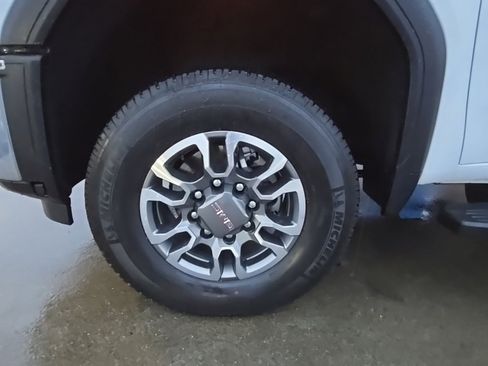 Used 2025 GMC Sierra 3500 SLE w/ SLE Value Package image 34