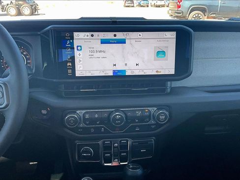 New 2025 Jeep Gladiator Sport image 17