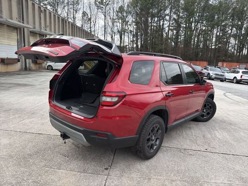 Used 2023 Honda Pilot TrailSport image 10