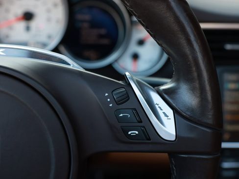 Used 2015 Porsche 911 Turbo S image 34