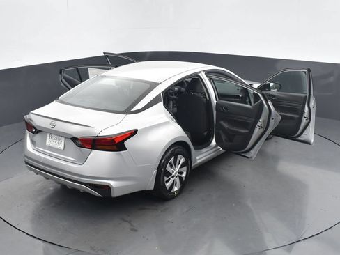 Used 2024 Nissan Altima 2.5 S FWD image 19