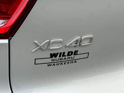 Used 2023 Volvo XC40 Recharge Ultimate image 17