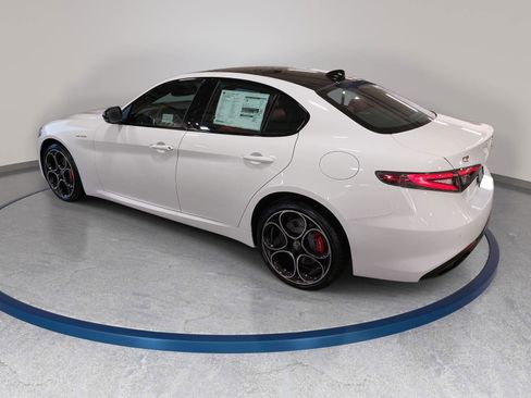New 2025 Alfa Romeo Giulia AWD w/ Veloce Package AWD image 7