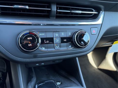 Used 2025 Buick Envista Preferred w/ Convenience I Package FWD image 31