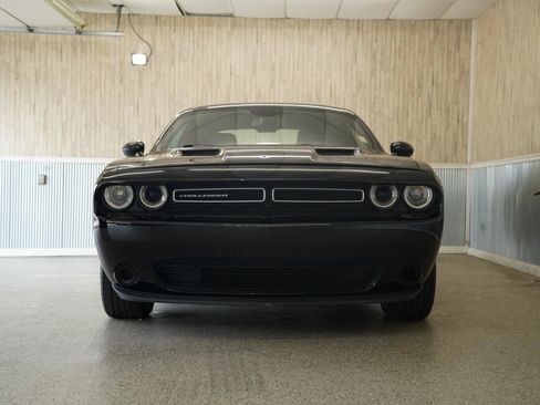 Used 2019 Dodge Challenger SXT RWD image 2