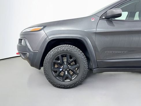 Used 2016 Jeep Cherokee Trailhawk w/ Cold Weather Group image 28