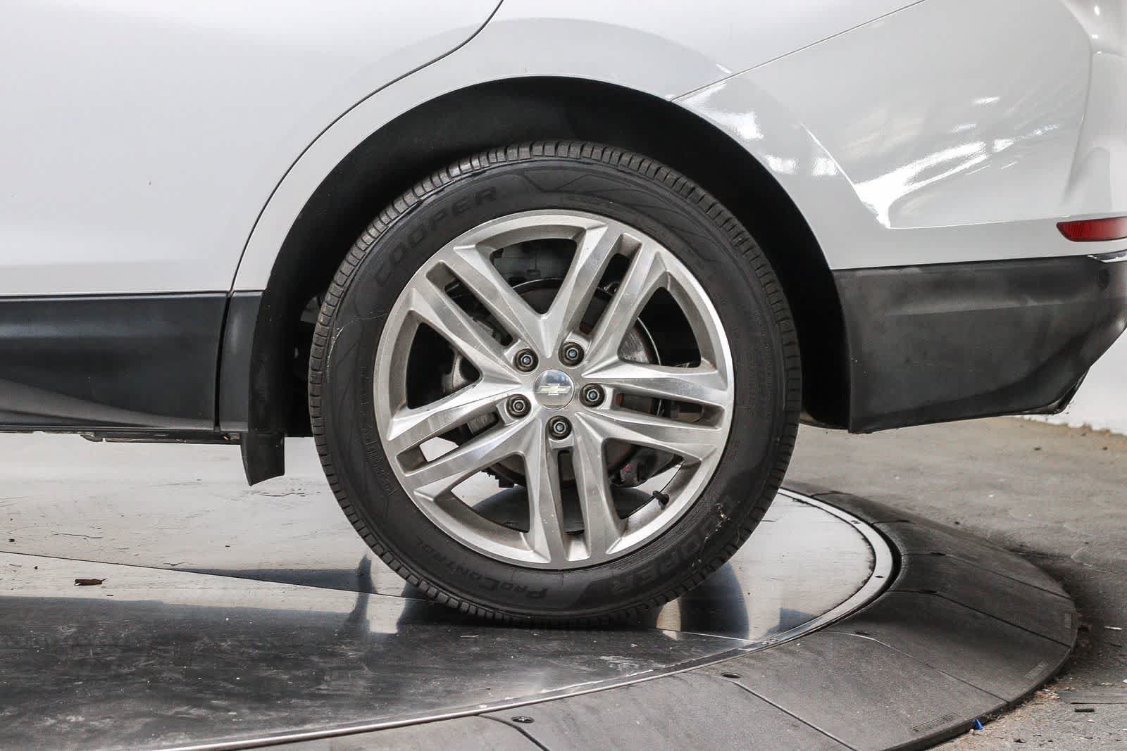 Used 2019 Chevrolet Equinox Premier AWD/4WD image 10