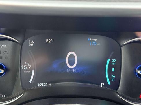 Used 2023 Chrysler Pacifica Touring-L FWD image 24