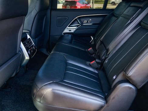 New 2026 Land Rover Range Rover Long Wheelbase SE image 18
