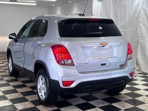 Used 2022 Chevrolet Trax LS w/ Tint and Cruise Package image 5