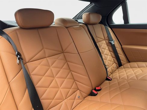 Used 2023 BMW 740i image 45