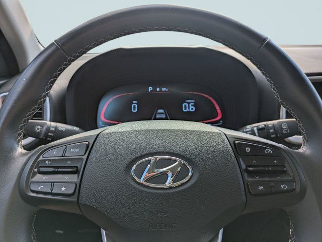 Used 2025 Hyundai Venue SEL FWD image 28